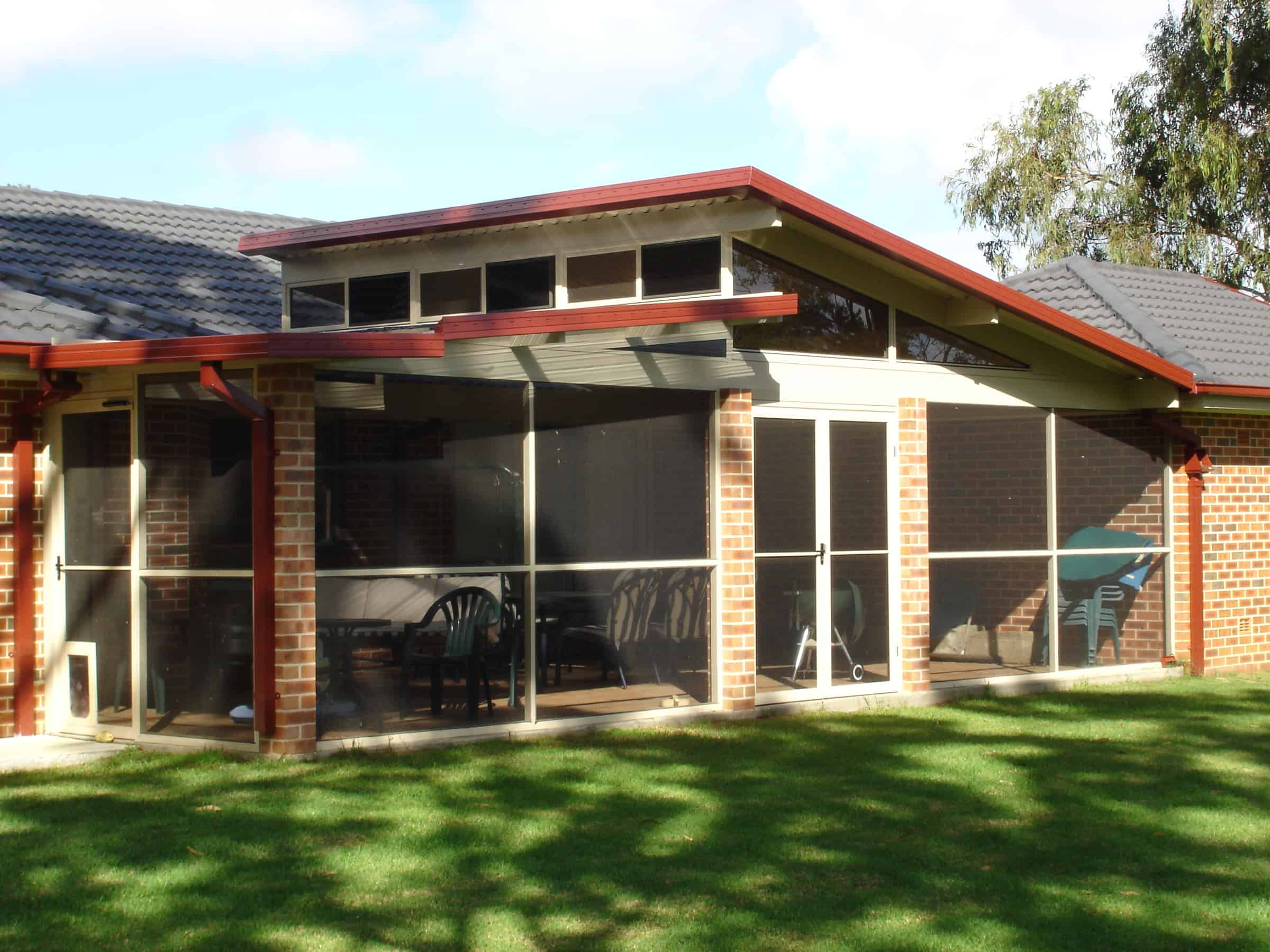Brick Home with Screen Room Installed by HV Aluminium