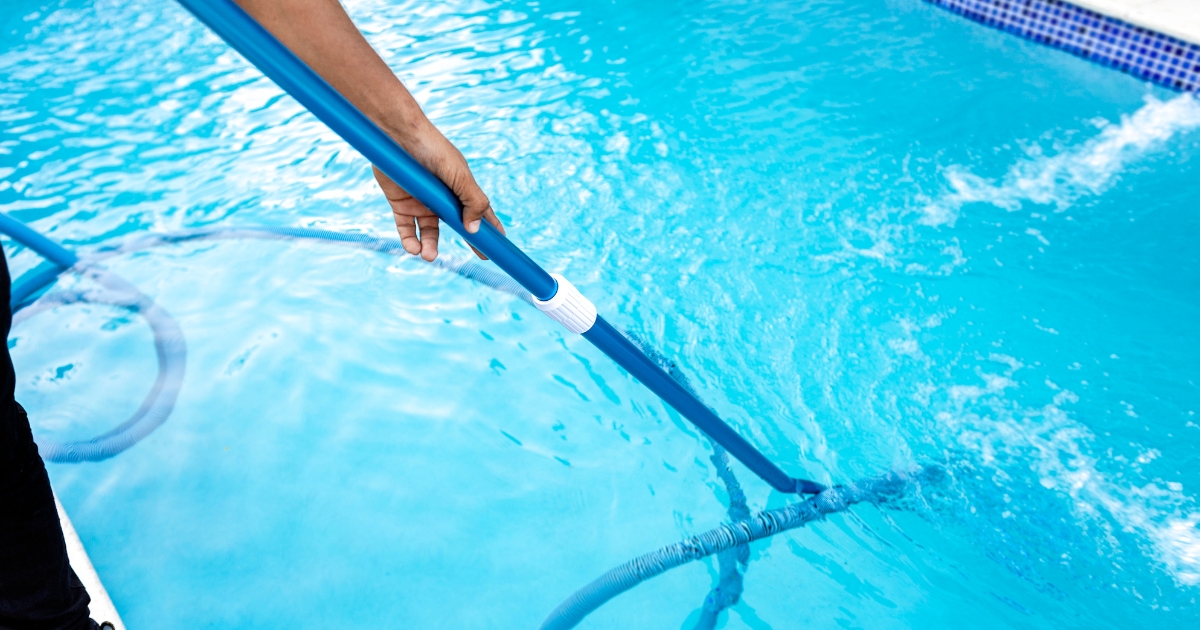 Cleaning hose in pool