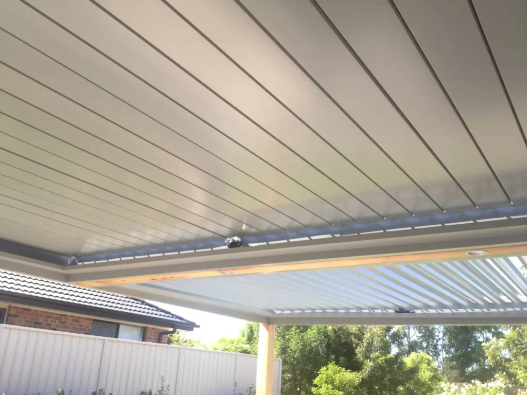 Closed louvres on Eclipse Opening Roof system.