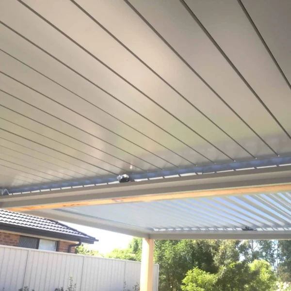 Closed louvres on Eclipse Opening Roof system.