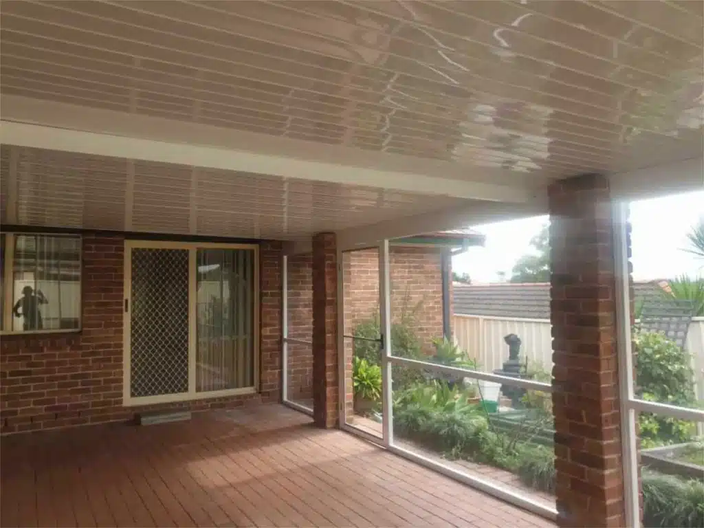 Screen room build on existing decking.
